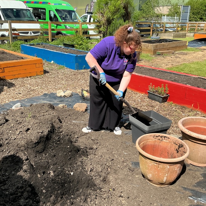 Ysgol Amgylcheddol ym Mannau Gardd Cymunedol y Foothold